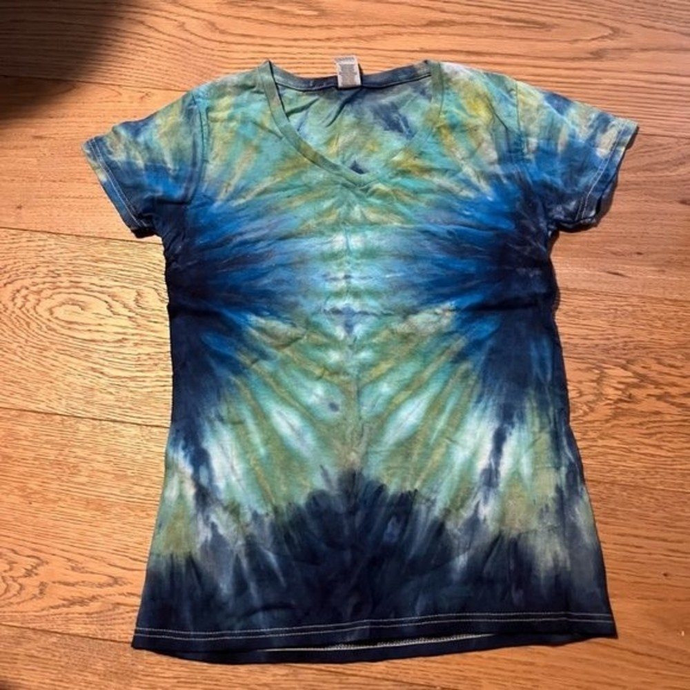 Handmade V-Neck Tie-Dye Size Small